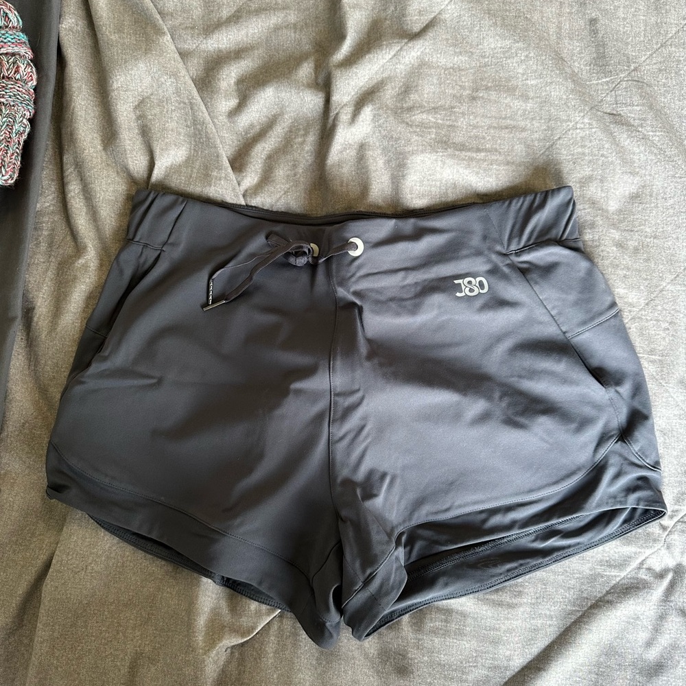J80 fit shorts